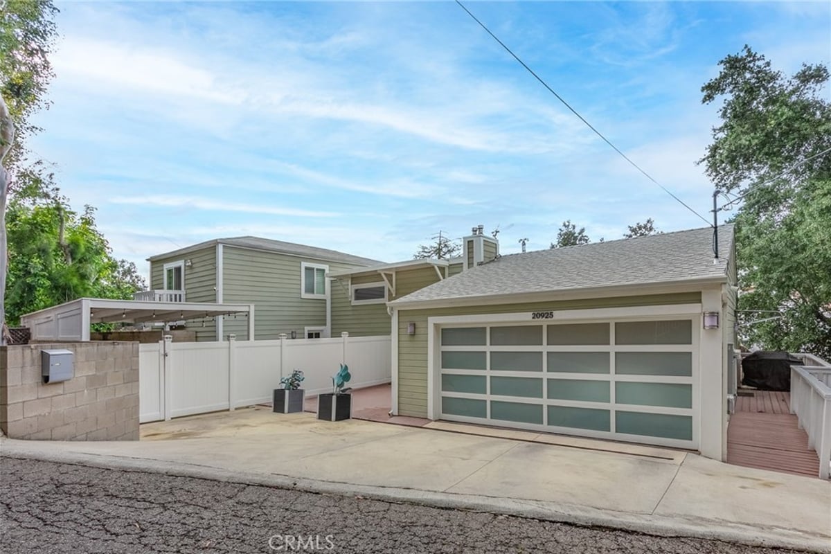 20925 Almazan Road, Woodland Hills, CA 91364 — photo 1 of 42
