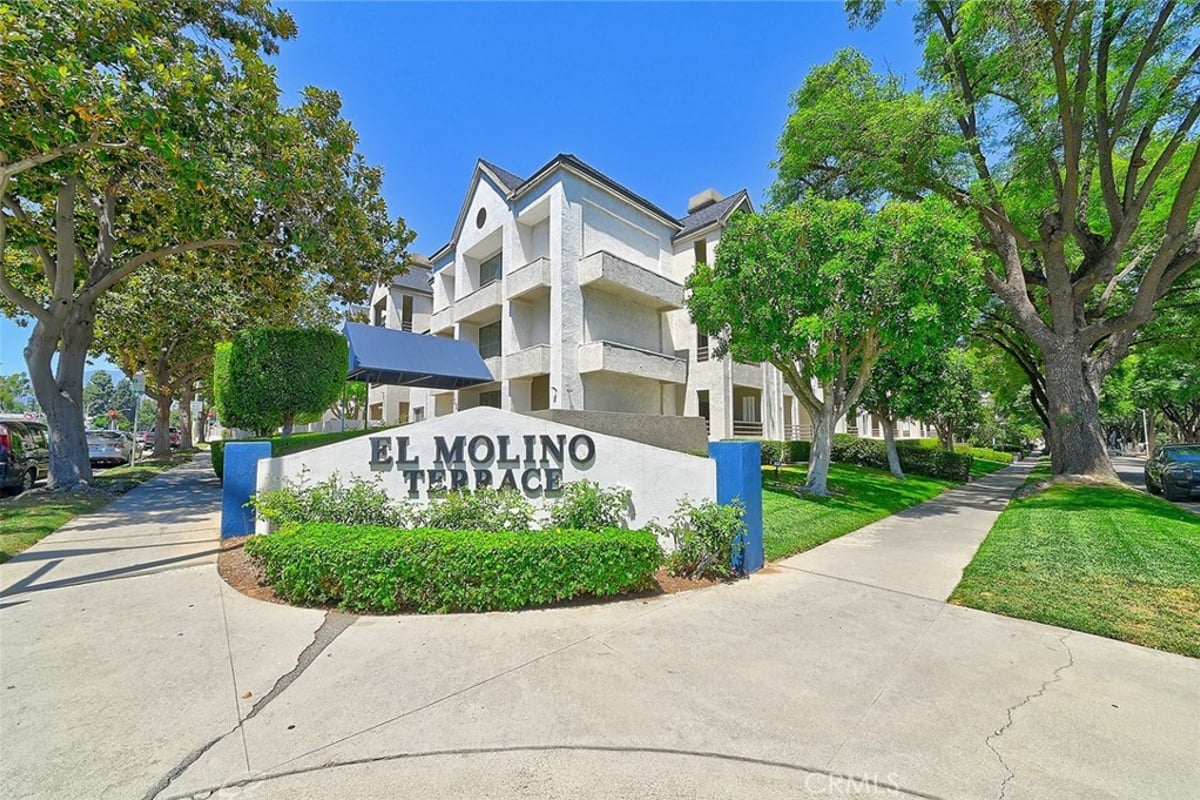 300 N El Molino Avenue N 107, Pasadena, CA 91101 — photo 1 of 37