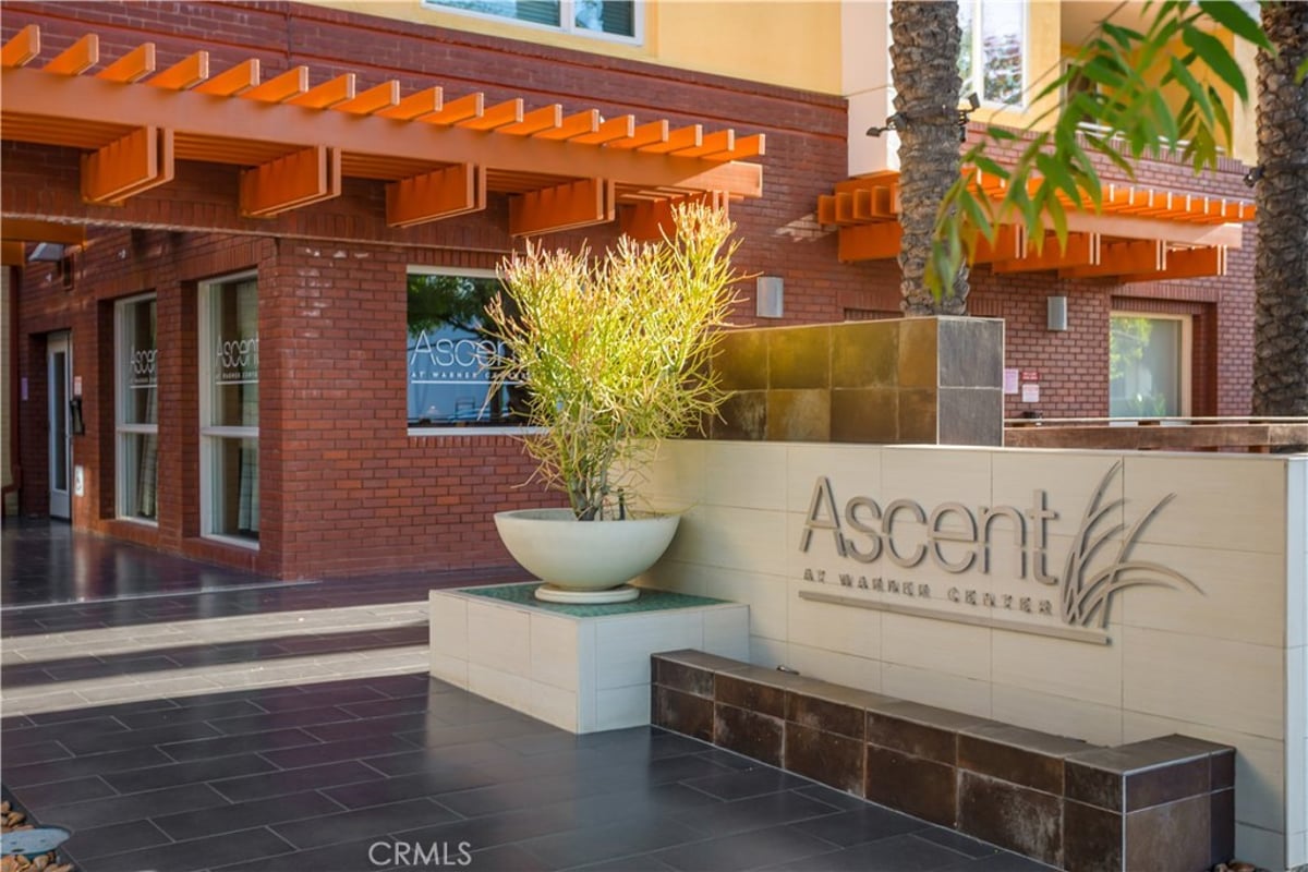 21301 Erwin 526, Woodland Hills, CA 91367 — photo 1 of 29