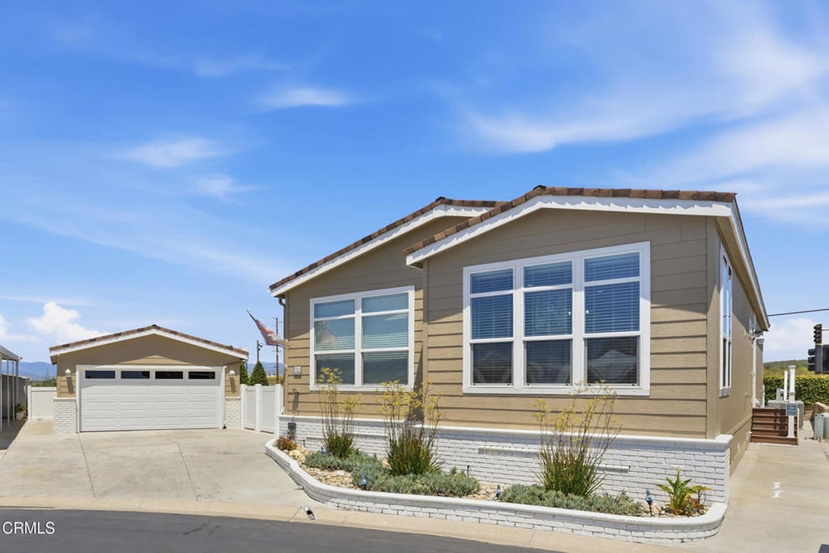 5540 W 5th Street 21, Oxnard, CA 93035 — photo 1 of 36