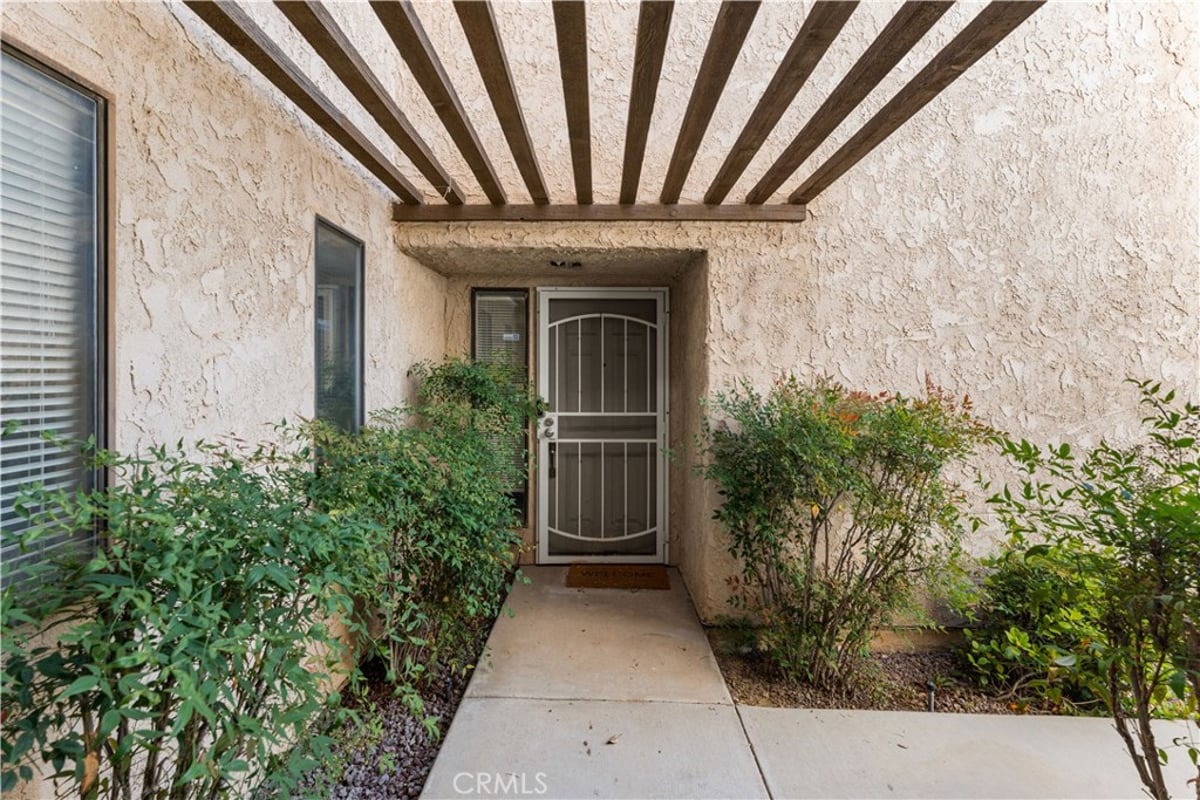 422 W Avenue J5 32, Lancaster, CA 93534 — photo 1 of 28