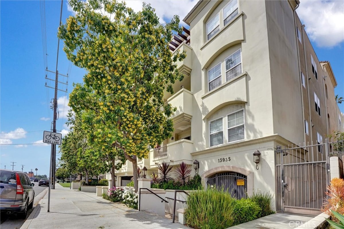 13935 Burbank Boulevard 105, Van Nuys, CA 91401 — photo 1 of 31