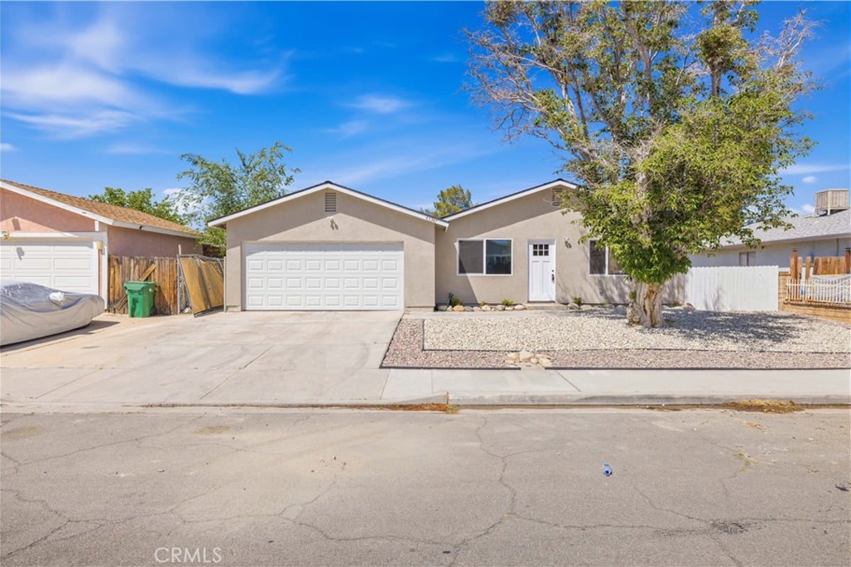 43347 Echard, Lancaster, CA 93536 — photo 1 of 22