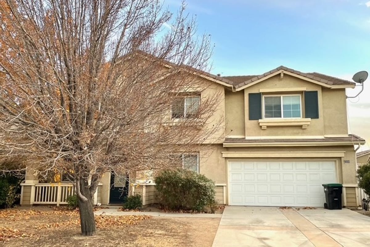 2330 W Avenue P12, Palmdale, CA 93551 — photo 1 of 3