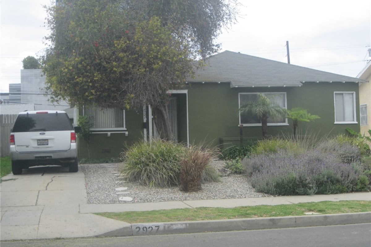 2927 S Genesee Avenue, Los Angeles, CA 90016 — photo 1 of 20