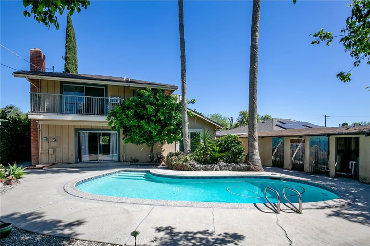 20748 Vose, Winnetka, CA 91306 — photo 1 of 26