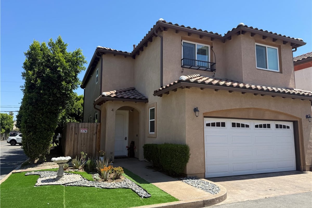 8621 Noble Avenue 4, North Hills, CA 91343 — photo 1 of 7