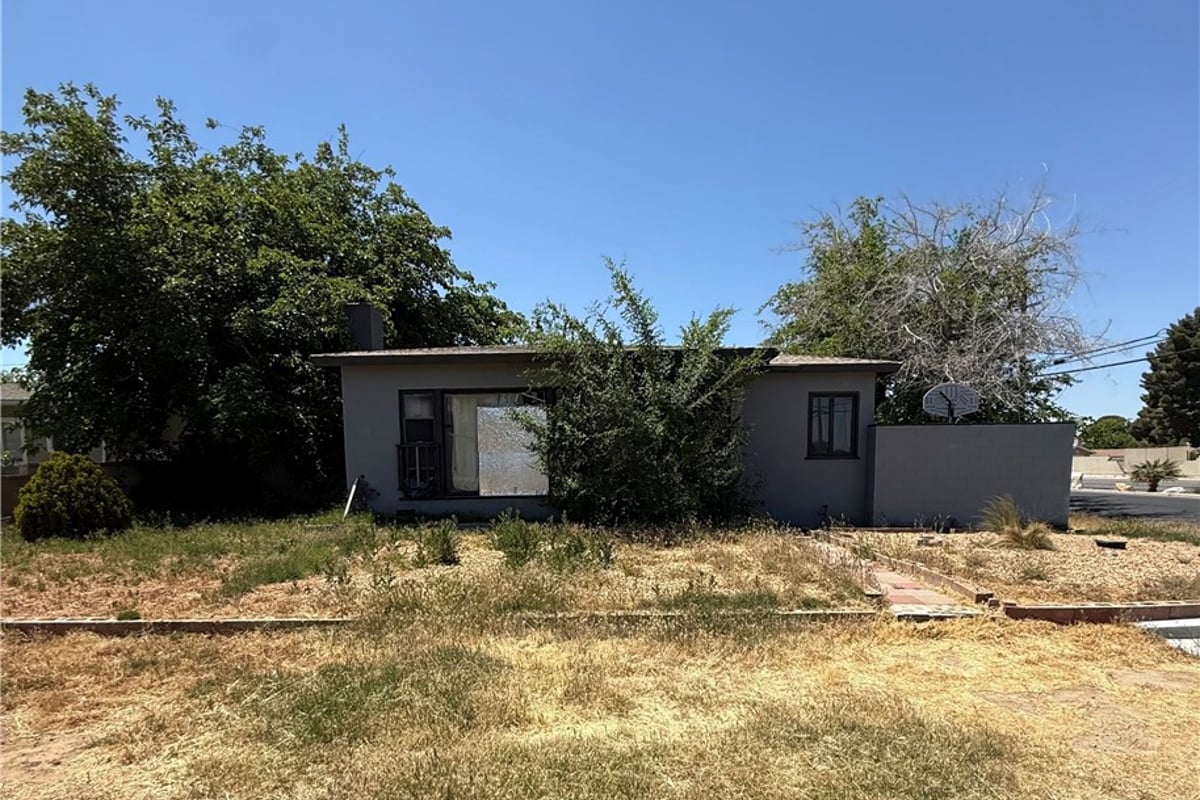 44353 Kirkland, Lancaster, CA 93535 — photo 1 of 1