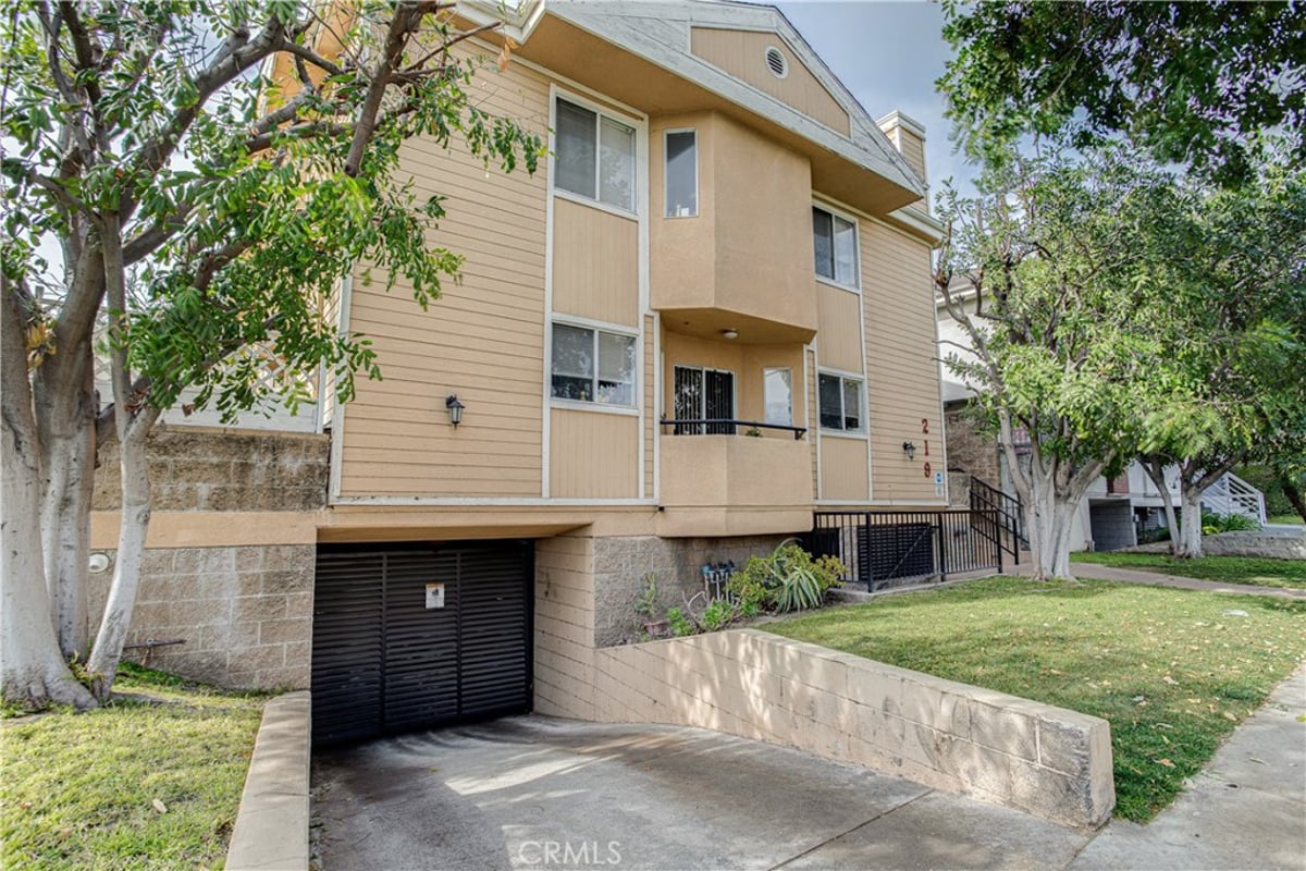 219 N Adams 8, Glendale, CA 91206 — photo 1 of 26