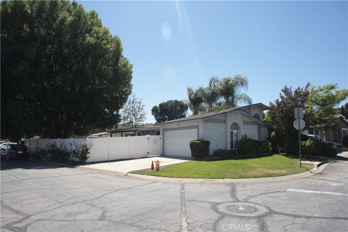 27502 Amethyst, Castaic, CA 91384 — photo 1 of 23