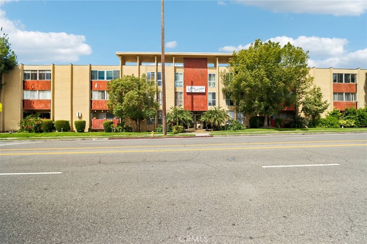 6225 Coldwater Canyon Avenue 102, North Hollywood, CA 91606 — photo 1 of 35