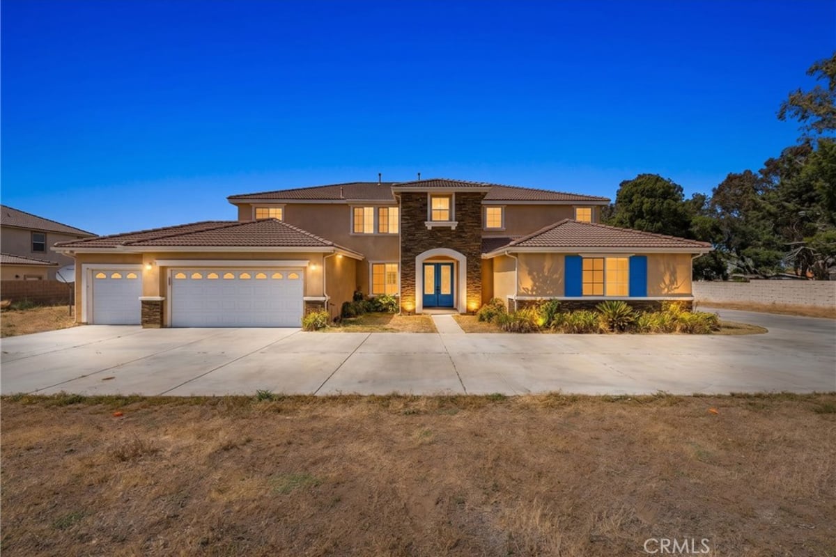 658 E Lago Lindo Rd, Palmdale, CA 93550 — photo 1 of 73