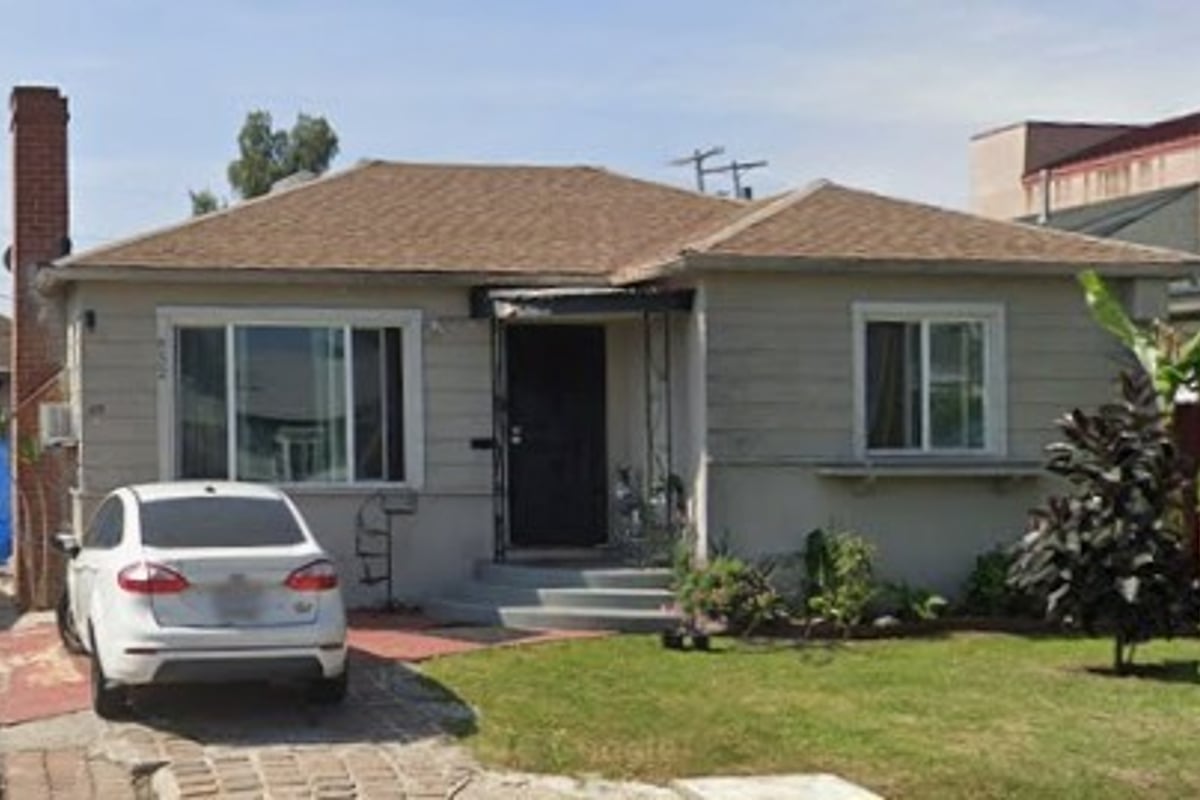 852 W 112th, Los Angeles, CA 90044 — photo 1 of 2