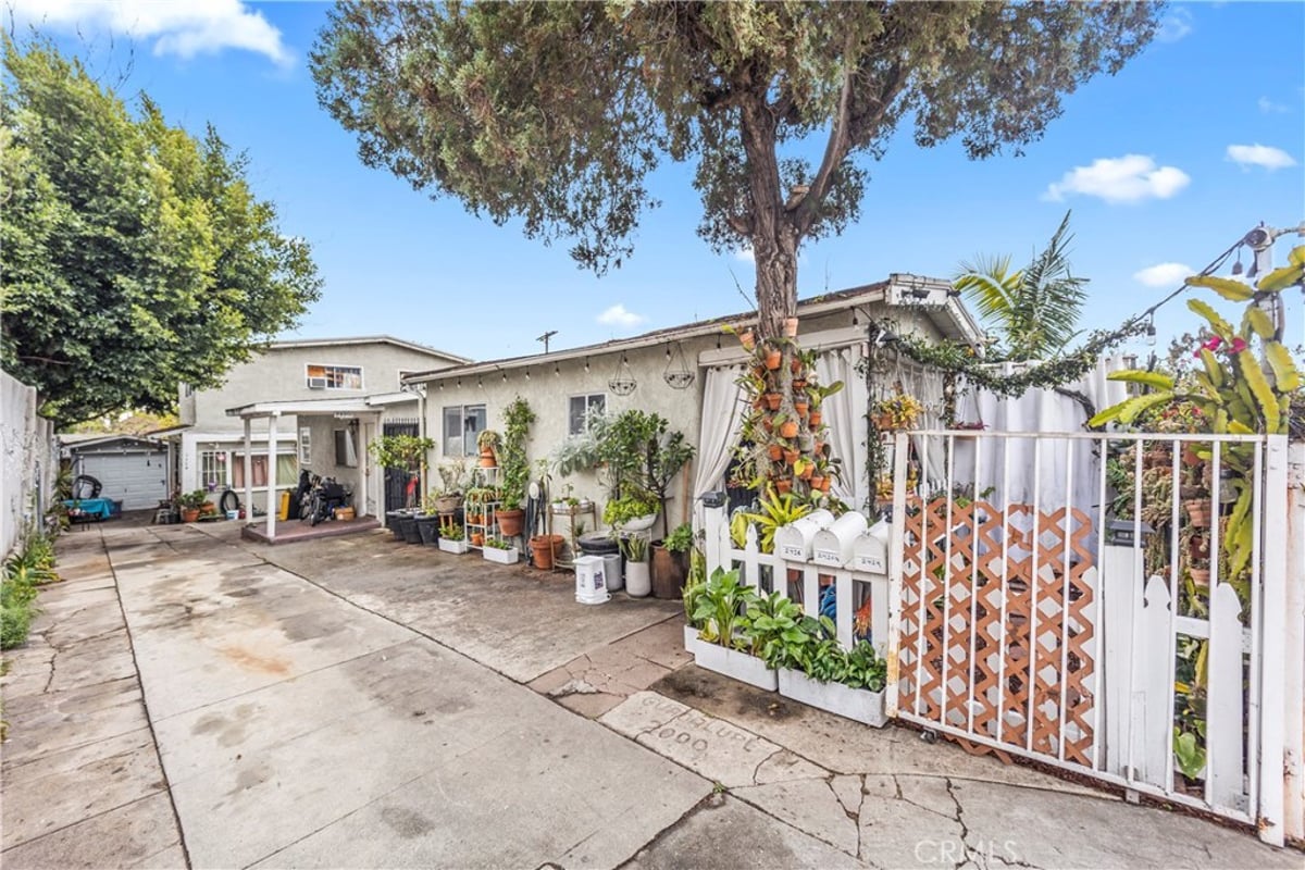 2424 West, Los Angeles, CA 90016 — photo 1 of 13