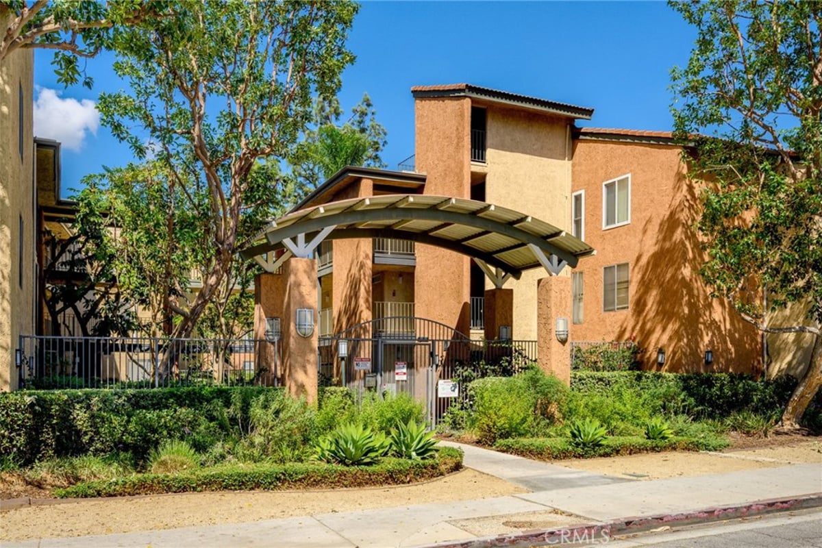 15425 Sherman 107A, Van Nuys, CA 91406 — photo 1 of 24