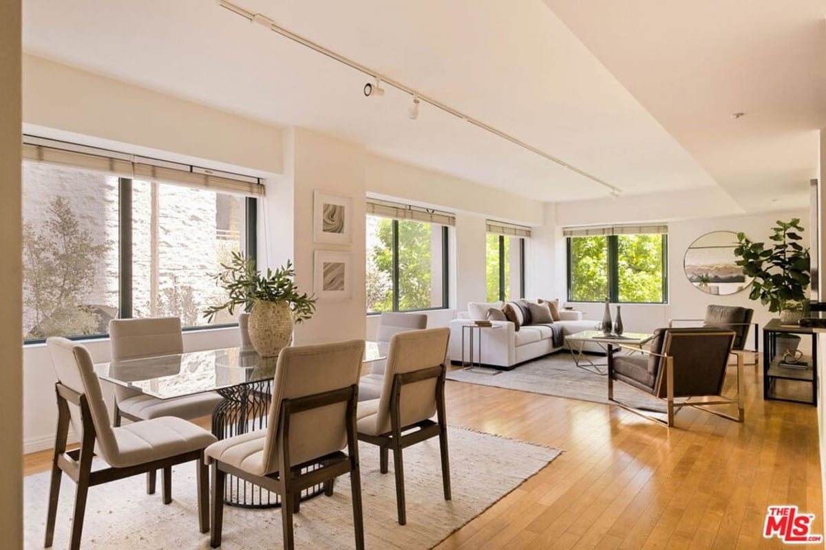 10520 Wilshire Boulevard 303, Los Angeles, CA 90024 — photo 1 of 18