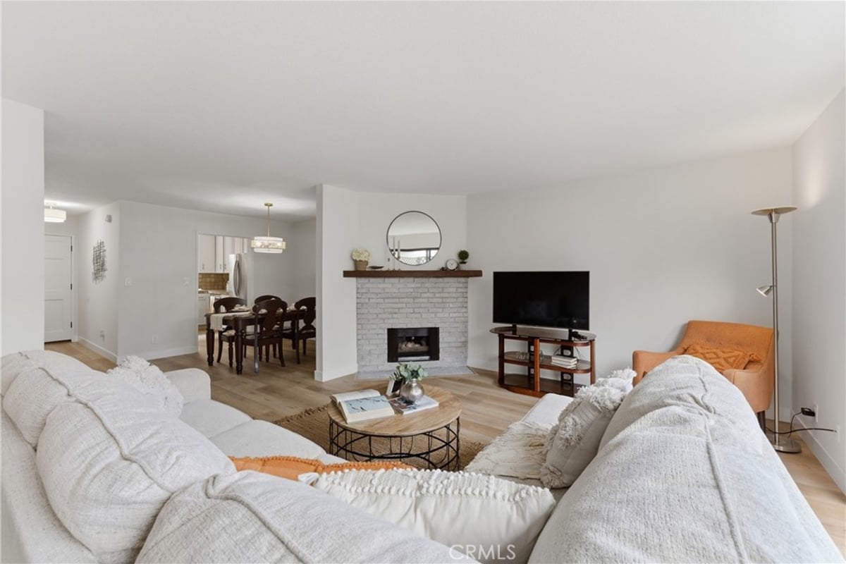 1834 11th Street 2, Santa Monica, CA 90404 — photo 1 of 29