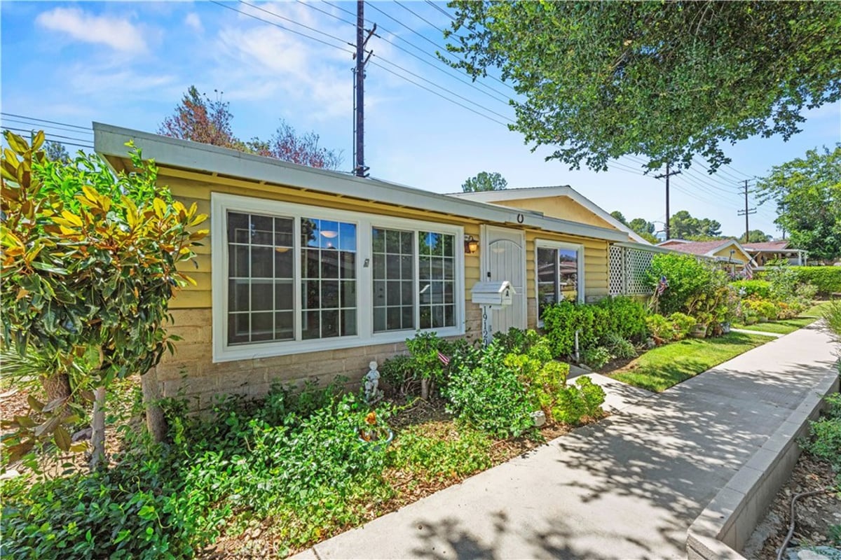 19120 Avenue Of The Oaks A, Newhall, CA 91321 — photo 1 of 53