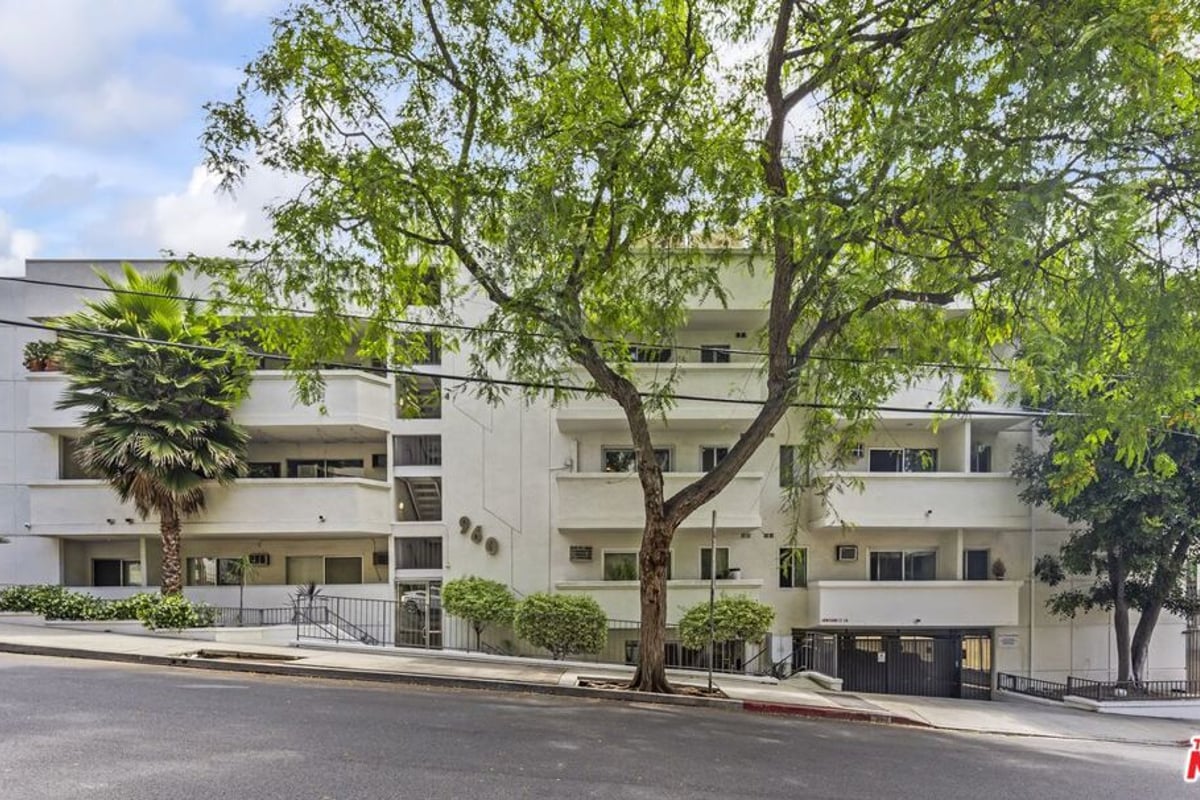 960 Larrabee Street 222, West Hollywood, CA 90069 — photo 1 of 13
