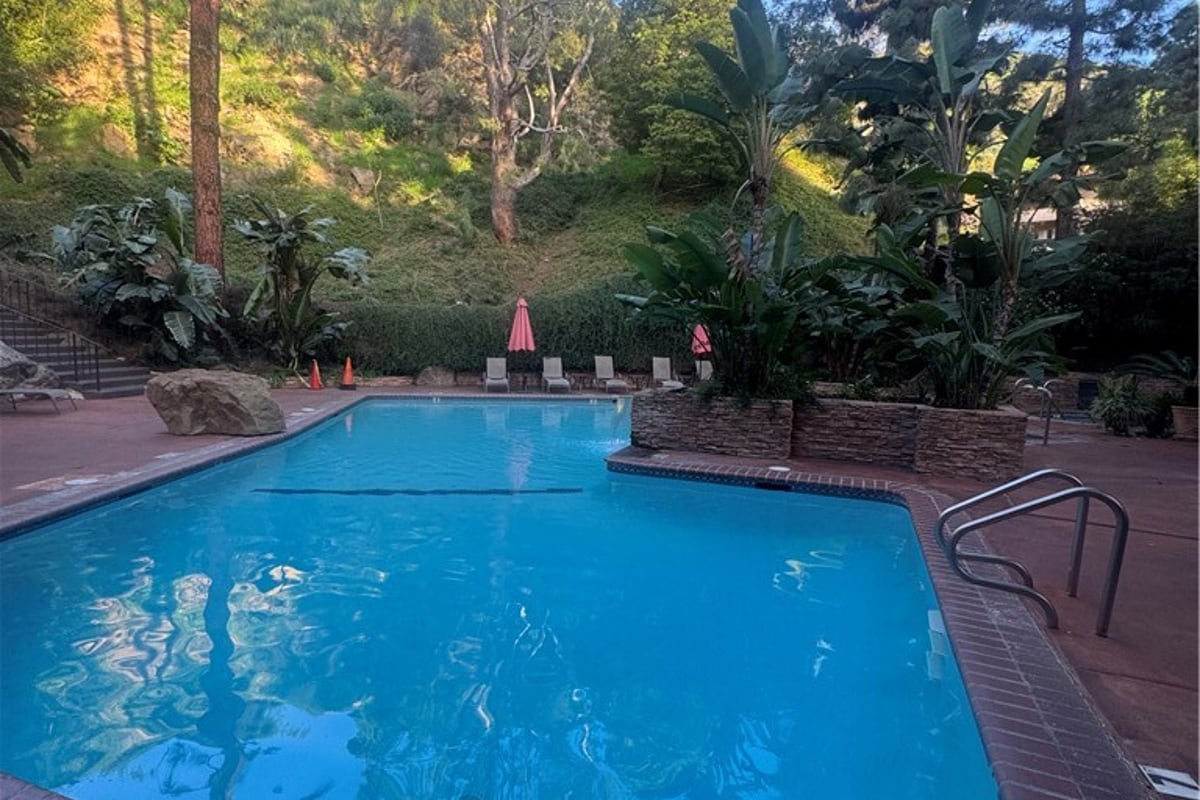 2700 Cahuenga Boulevard E 4223, Los Angeles, CA 90068 — photo 1 of 30