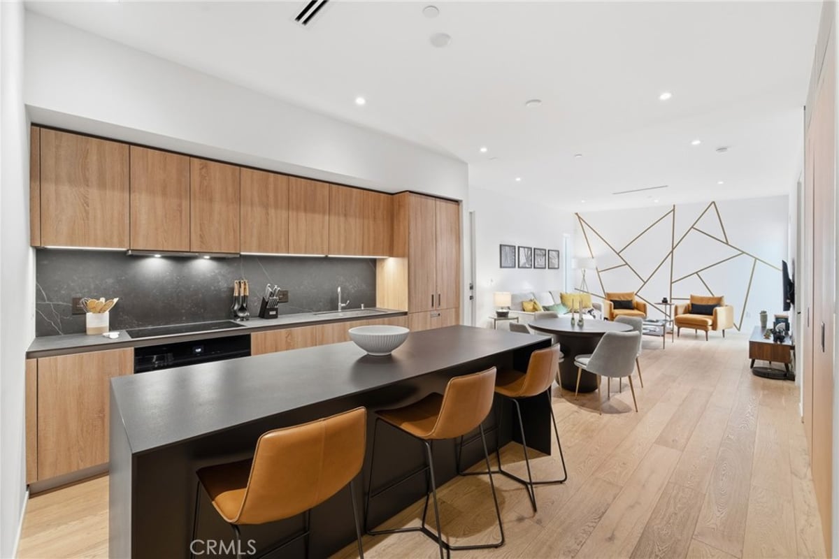 1030 N Kings Road 405, West Hollywood, CA 90069 — photo 1 of 26