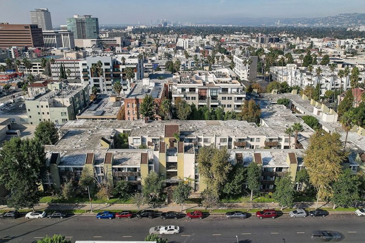 525 S Ardmore Avenue 222, Los Angeles, CA 90020 — photo 1 of 4