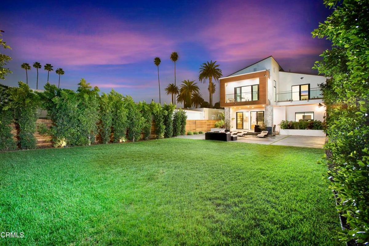 244 S Gramercy Place, Los Angeles, CA 90004 — photo 1 of 9