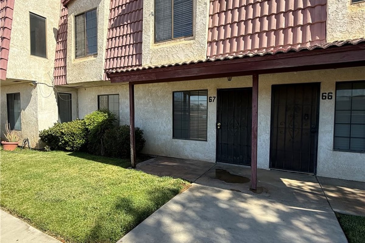 2260 E ave Q4, Palmdale, CA 93550 — photo 1 of 18