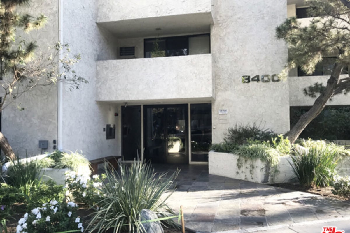 8400 De Longpre Avenue 104, West Hollywood, CA 90069 — photo 1 of 24
