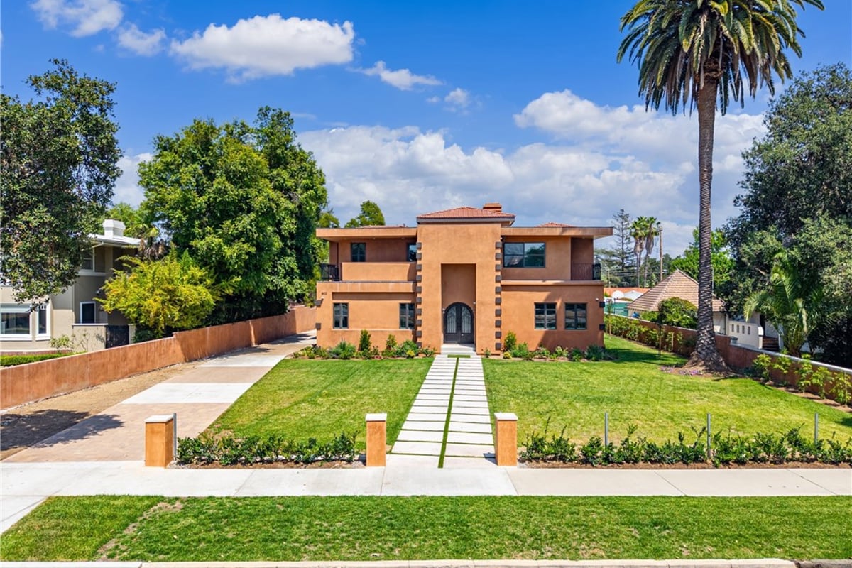 802 Michigan Boulevard, Pasadena, CA 91107 — photo 1 of 72