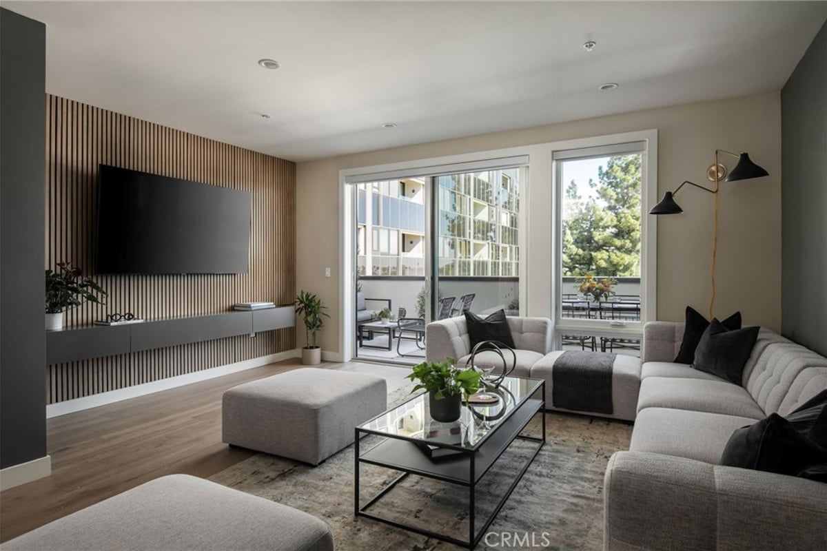 380 Cordova Street 517, Pasadena, CA 91101 — photo 1 of 22