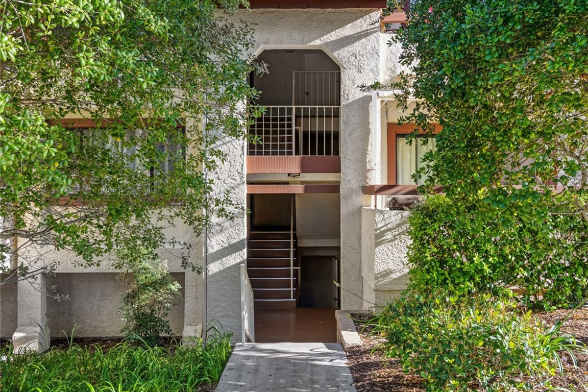 18053 Sundowner Way 626, Canyon Country, CA 91387 — photo 1 of 40