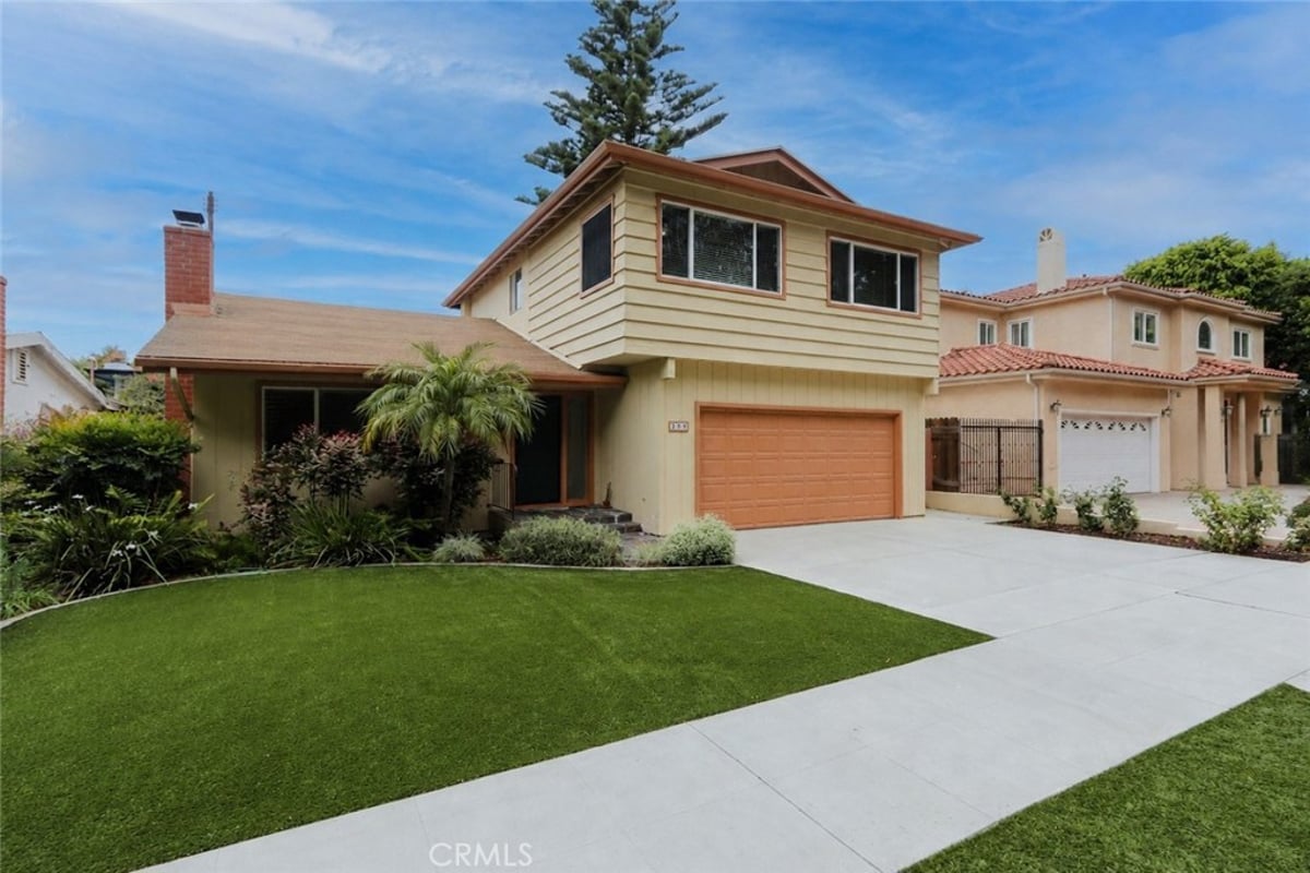371 Manila, Long Beach, CA 90814 — photo 1 of 17
