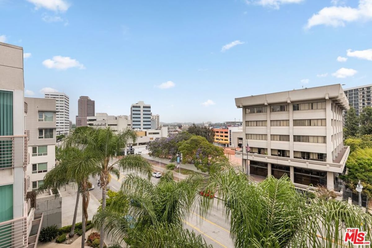 267 S San Pedro Street 623, Los Angeles, CA 90012 — photo 1 of 40