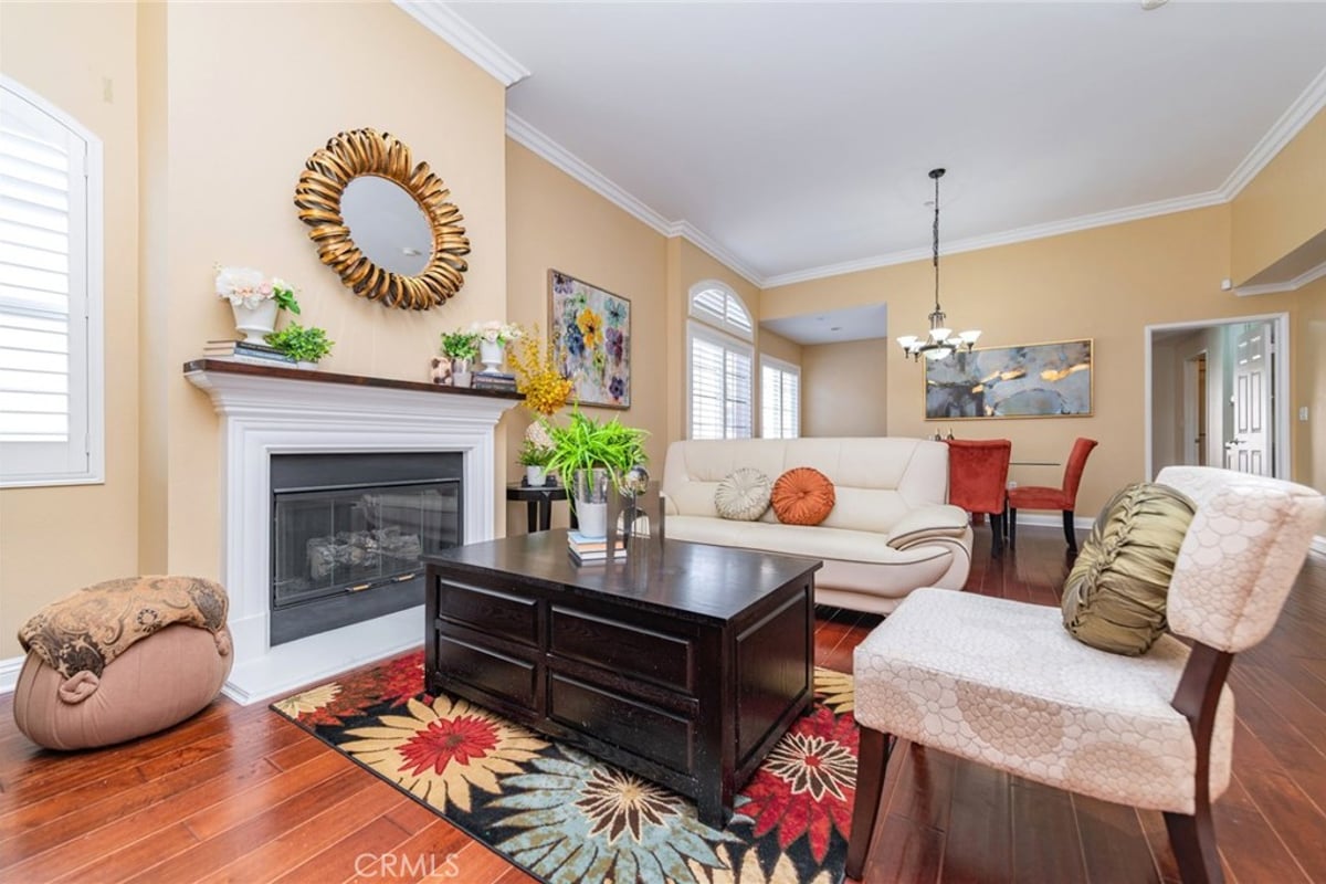 610 S Wilton Place 402, Los Angeles, CA 90005 — photo 1 of 35