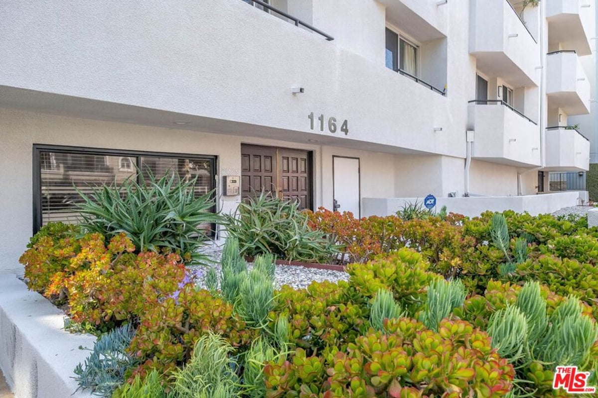 1164 Wellesley Avenue 204, Los Angeles, CA 90049 — photo 1 of 43