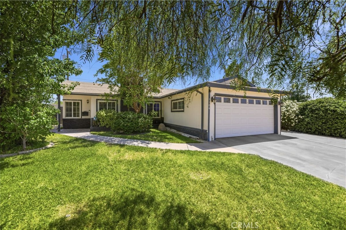 1104 W W Avenue J10, Lancaster, CA 93534 — photo 1 of 24