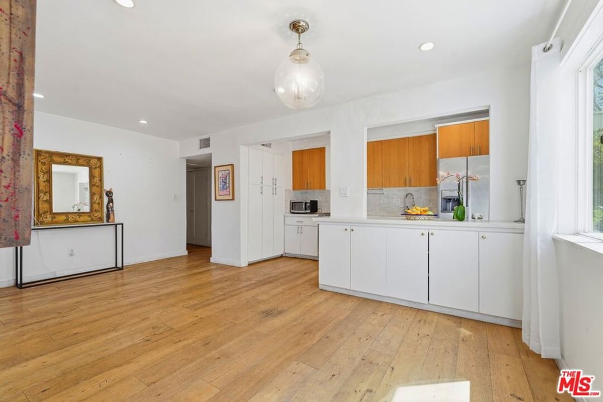 625 N Flores Street 104, West Hollywood, CA 90048 — photo 1 of 23