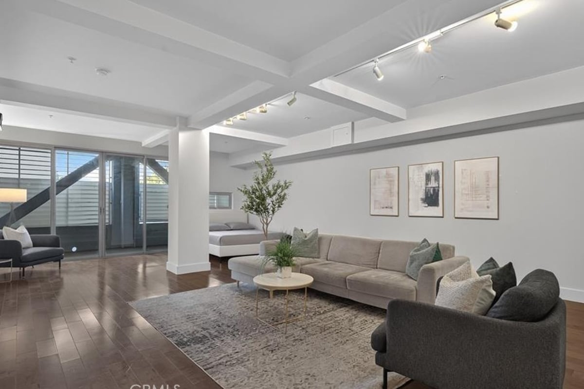 433 Pine 102, Long Beach, CA 90802 — photo 1 of 1