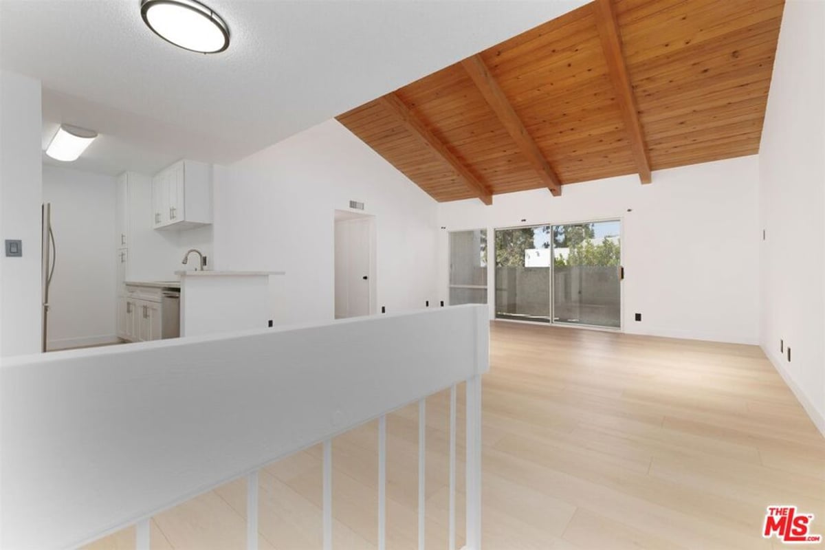 20134 Leadwell Street 334, Winnetka, CA 91306 — photo 1 of 20