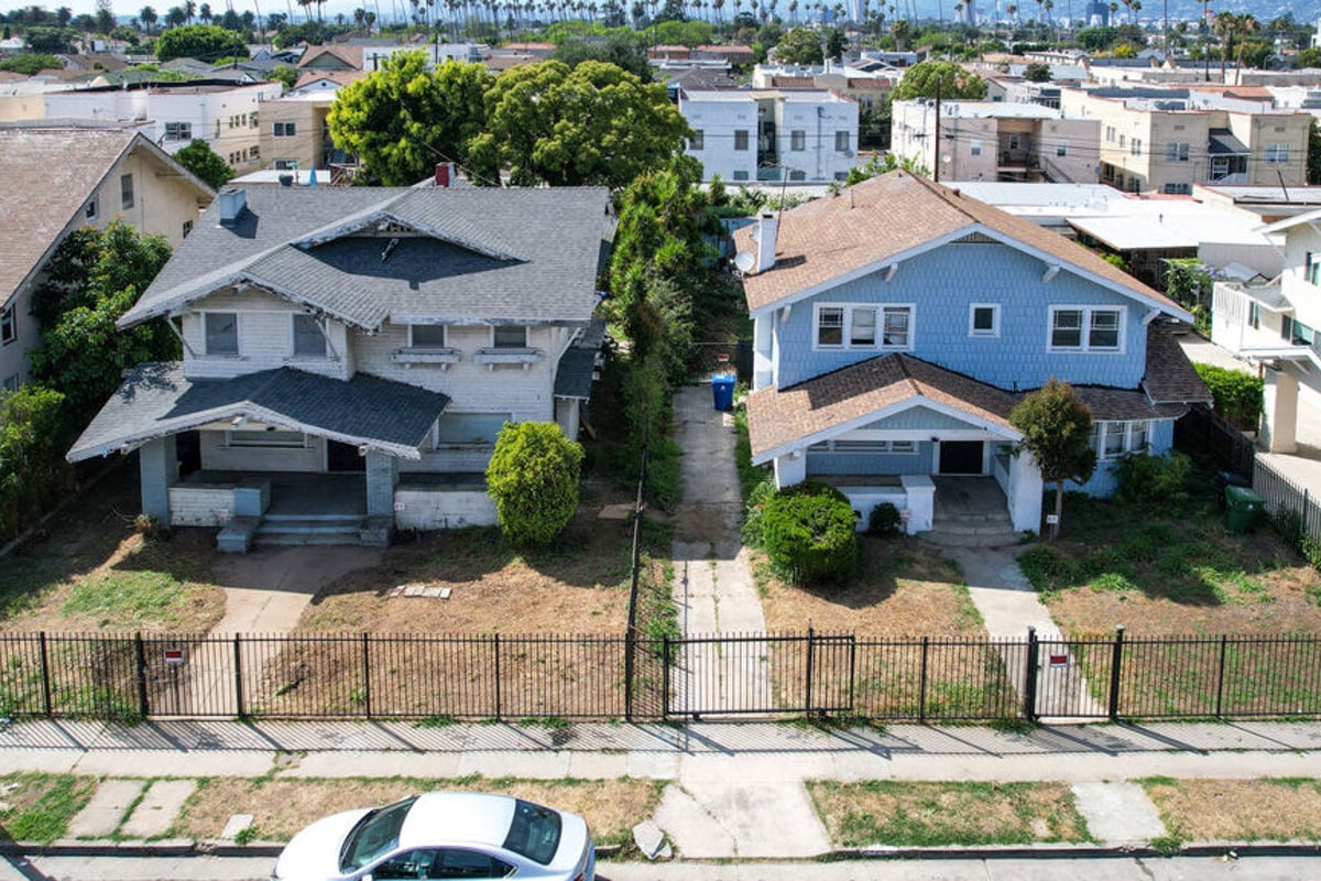 1439 12th Avenue, Los Angeles, CA 90019 — photo 1 of 8