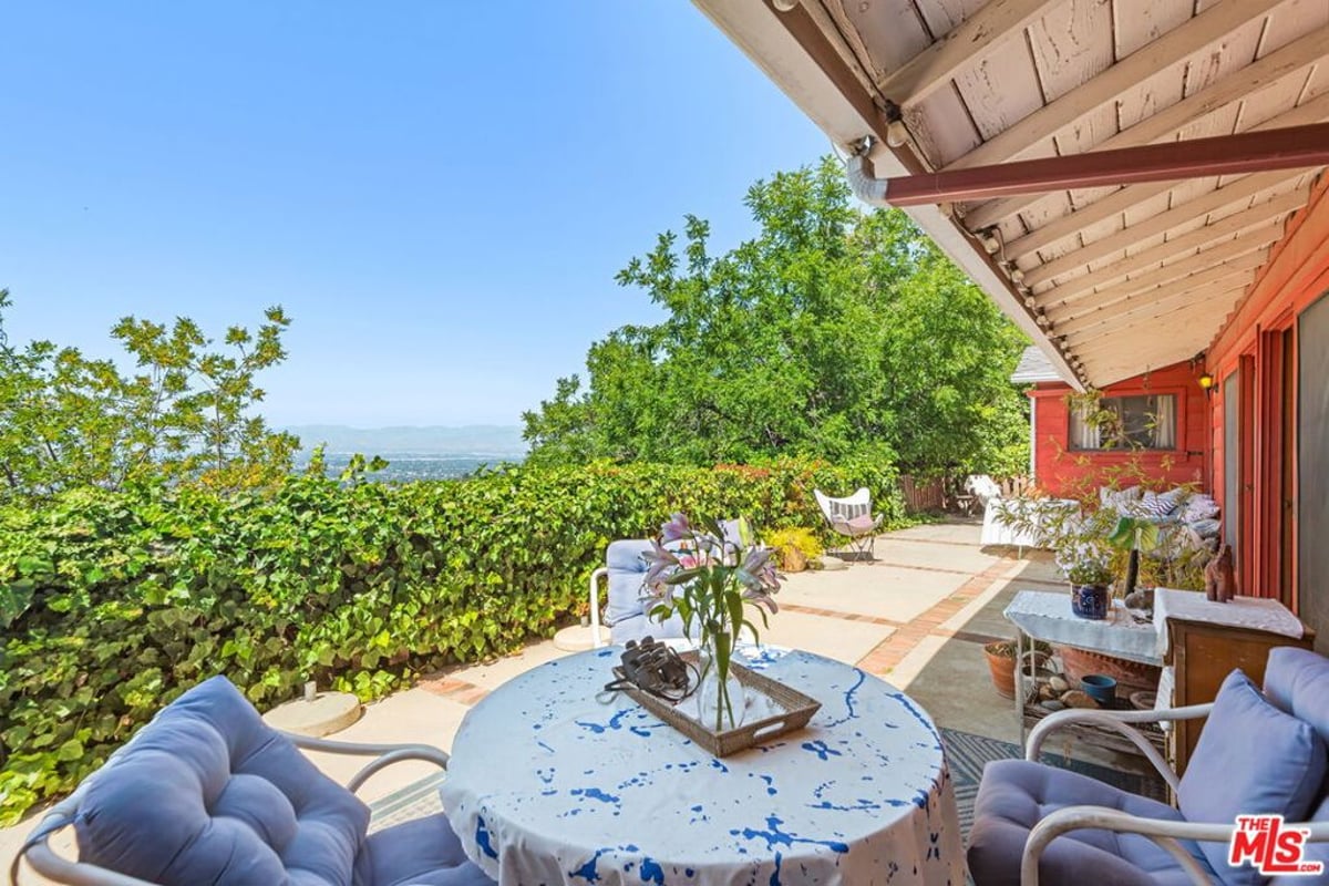 15739 Mulholland Place, Los Angeles, CA 90049 — photo 1 of 48