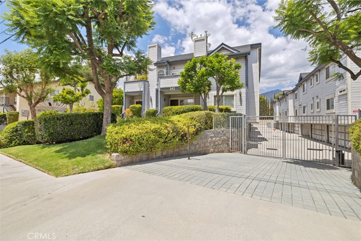 343 W Central J, Monrovia, CA 91016 — photo 1 of 24