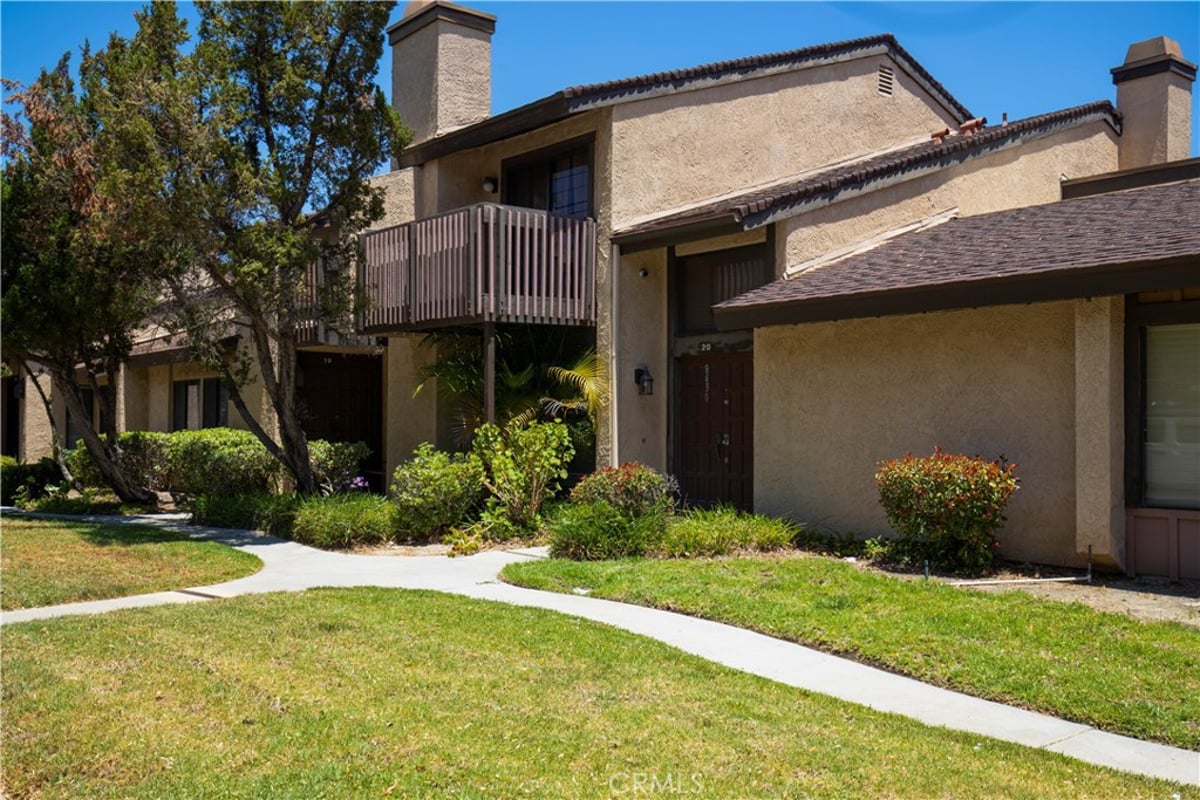 8430 Winnetka Avenue 20, Winnetka, CA 91306 — photo 1 of 24