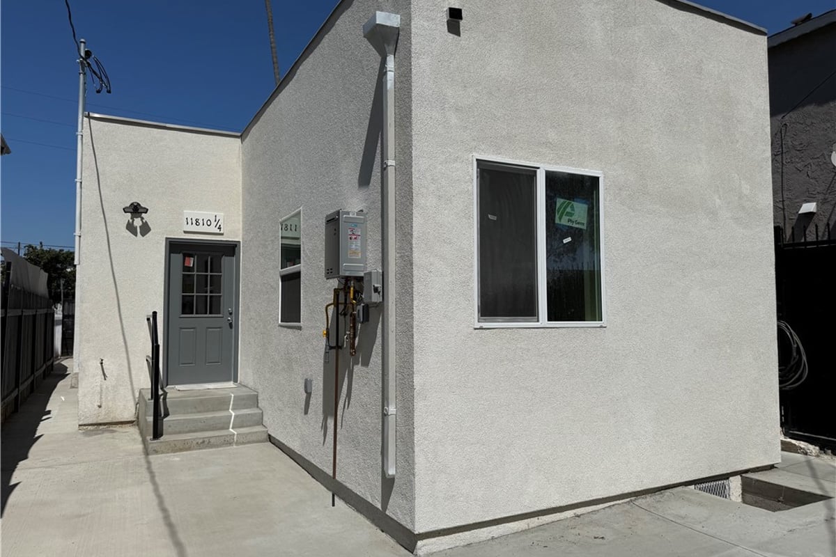 11810 S Figueroa S, Los Angeles, CA 90061 — photo 1 of 41