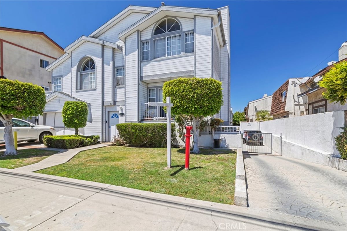 13729 Doty, Hawthorne, CA 90250 — photo 1 of 29