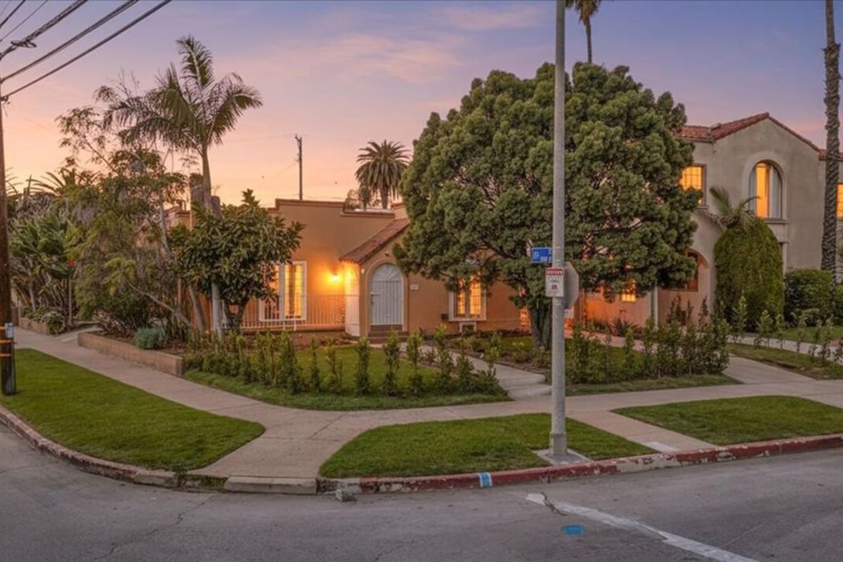 1185 S Tremaine Avenue, Los Angeles, CA 90019 — photo 1 of 60