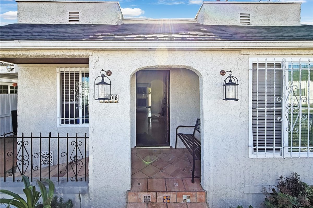3008 W 30th, Los Angeles, CA 90018 — photo 1 of 37
