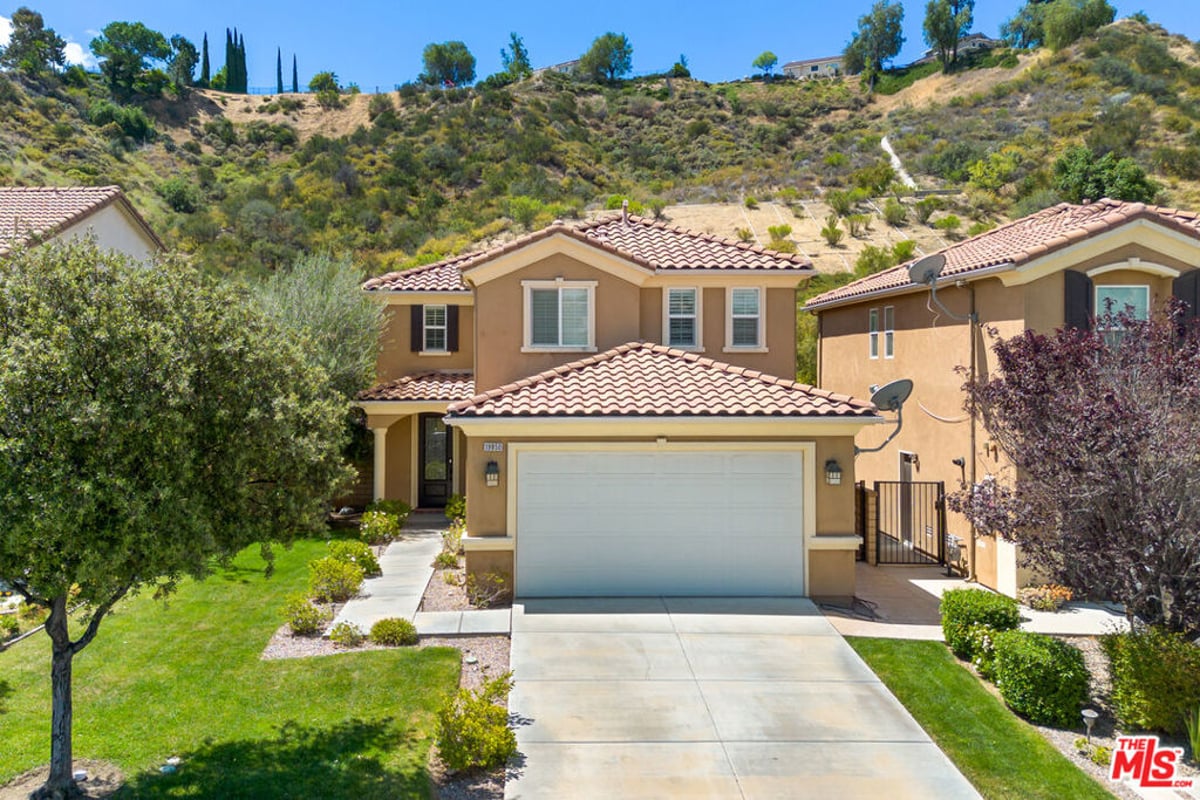 19850 Holly Drive, Santa Clarita, CA 91350 — photo 1 of 41