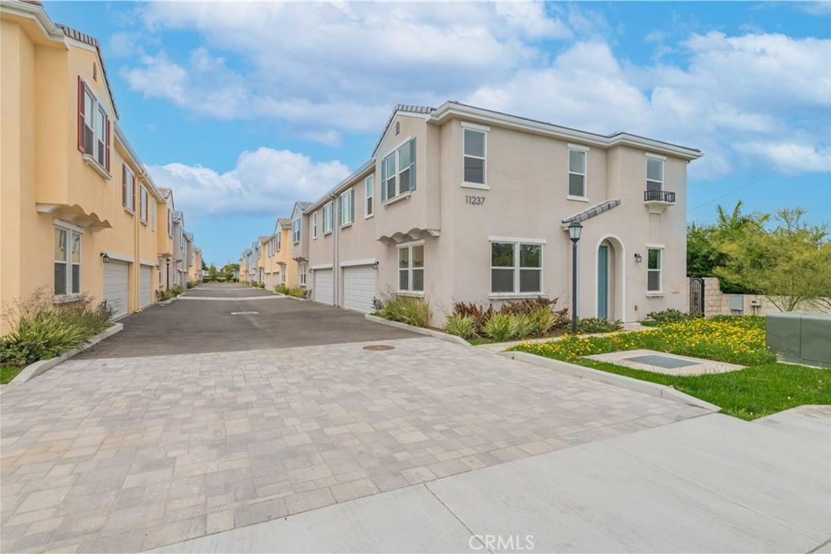 11237 Gladhill Road 5, Whittier, CA 90604 — photo 1 of 21